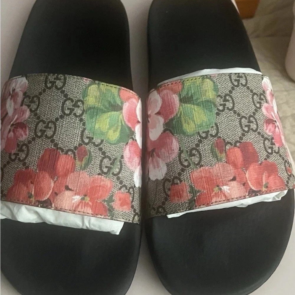 Gucci Black and Pink Floral Sandals only used a few times